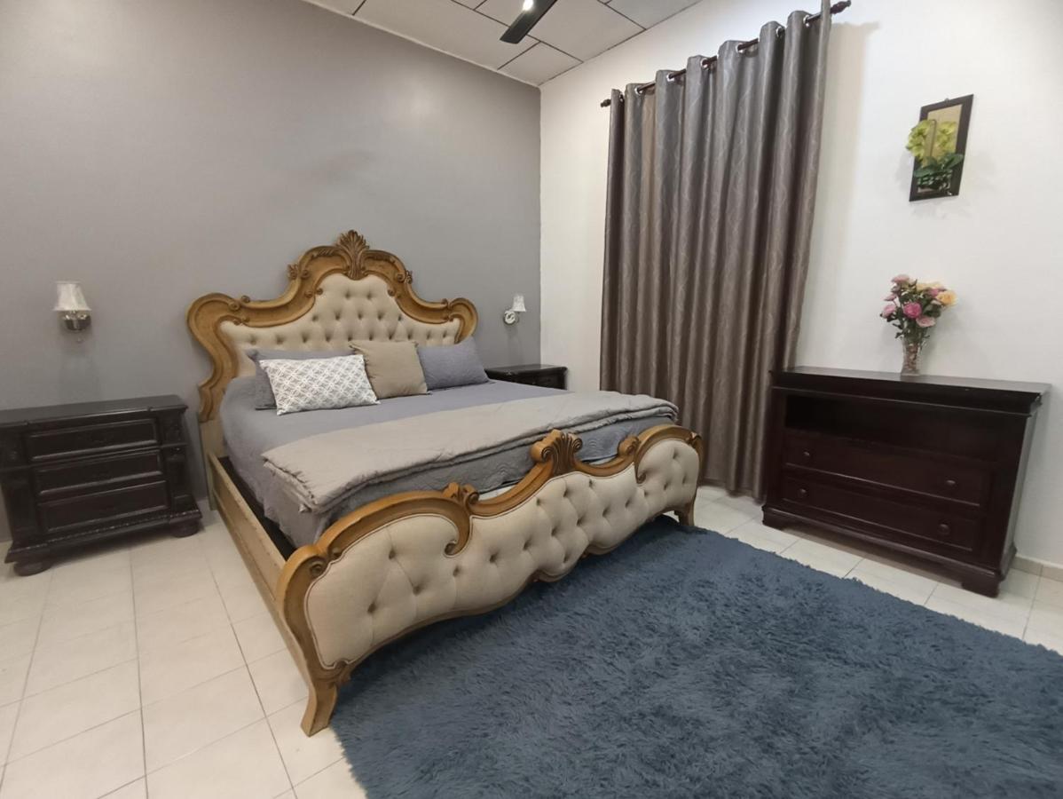 Basrie Villa "Mslim Only" - Mini Cinema , Private Pool , Wi-Fi , Netflix Muar Buitenkant foto