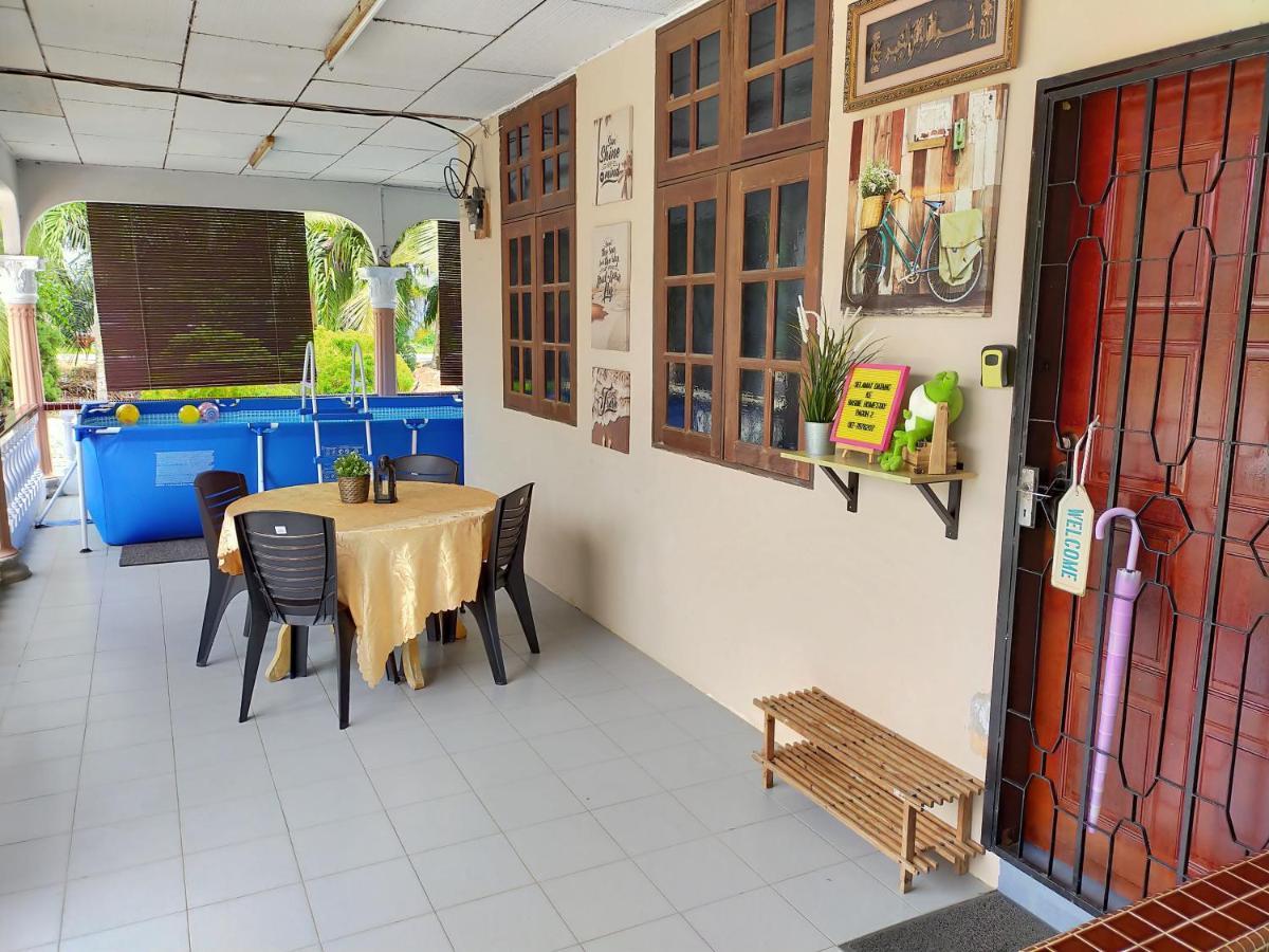 Basrie Villa "Mslim Only" - Mini Cinema , Private Pool , Wi-Fi , Netflix Muar Buitenkant foto