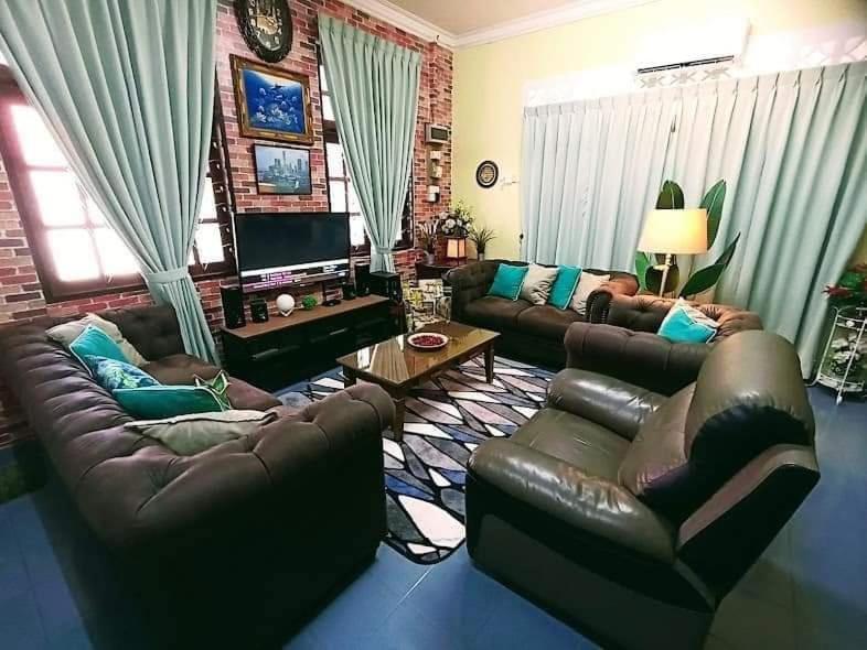 Basrie Villa "Mslim Only" - Mini Cinema , Private Pool , Wi-Fi , Netflix Muar Buitenkant foto